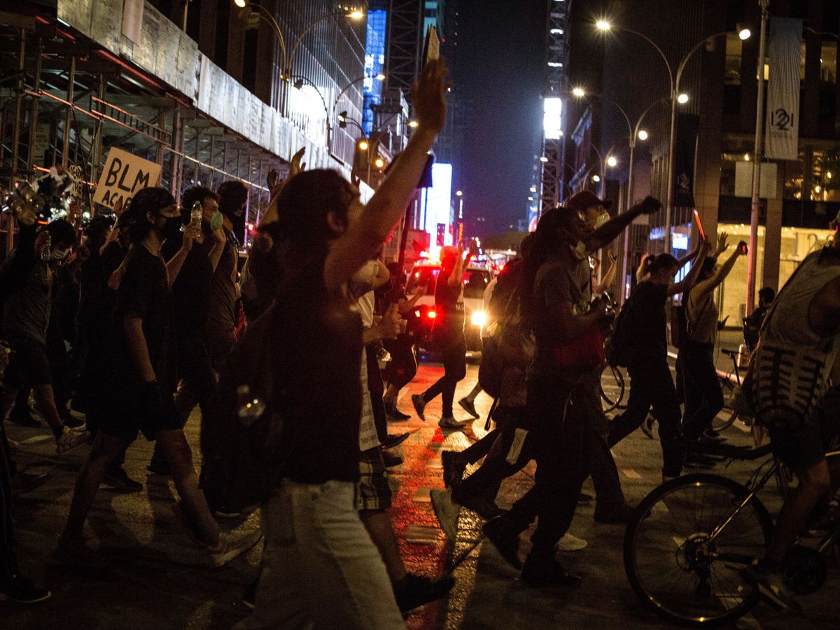 Foto: Manifestantes recorren las calles de Nueva York. (Reuters)