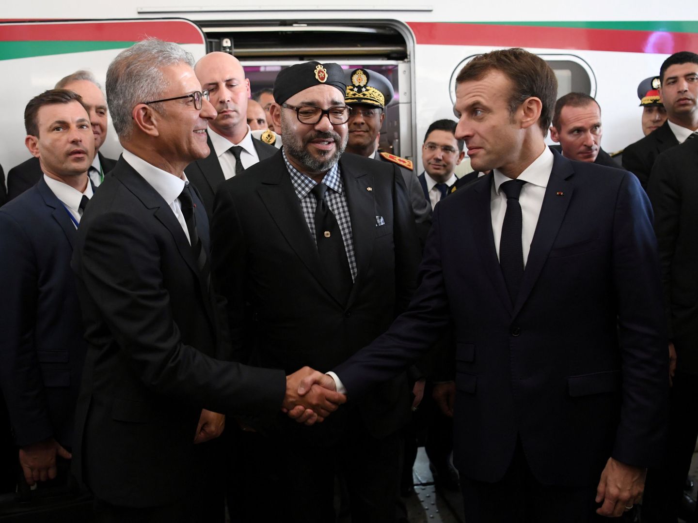 Emmanuel Macron, junto al rey Mohamed VI en Rabat. (Reuters) 