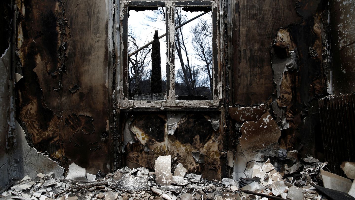 Interior de una vivienda quemada en Mati. (Reuters)