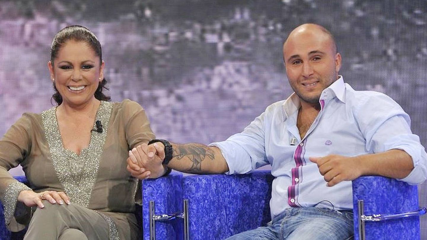 Isabel Pantoja y Kiko Rivera, en 'Supervivientes 2011'. (Mediaset España)