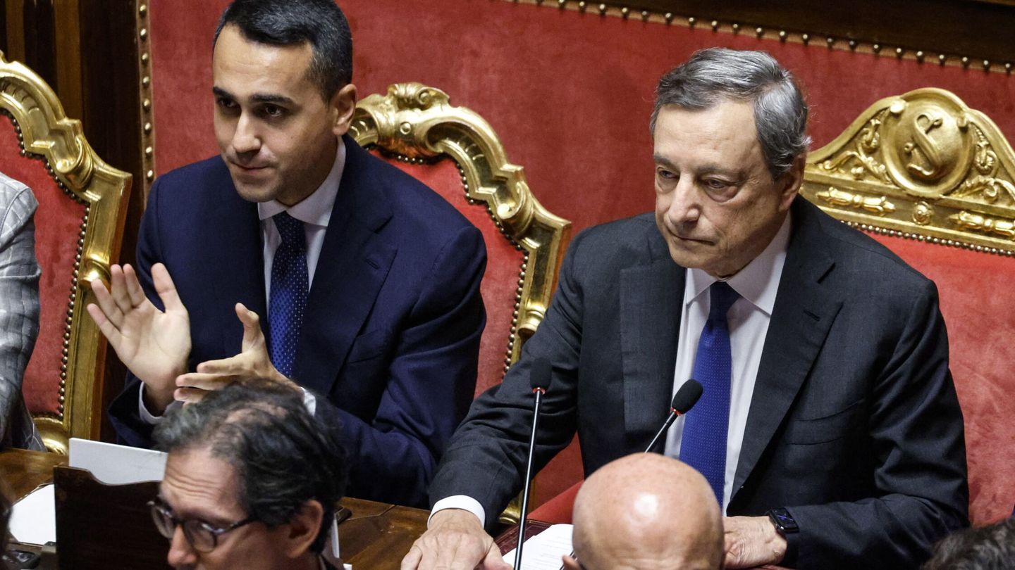 Mario Draghi y Luigi Di Maio. (EFE/Fabio Frustaci)