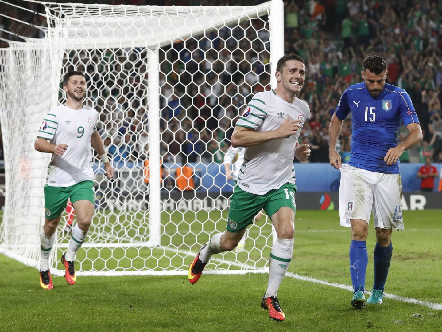 Brady celebra el gol que clasificaba a Irlanda (Carl Recine/Reuters).