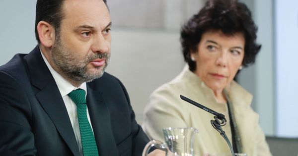 Foto: a ministra de Educación y Formación Profesional, Isabel Celaá ; y el ministro de Fomento, José Luis Ábalos. Foto: Efe.