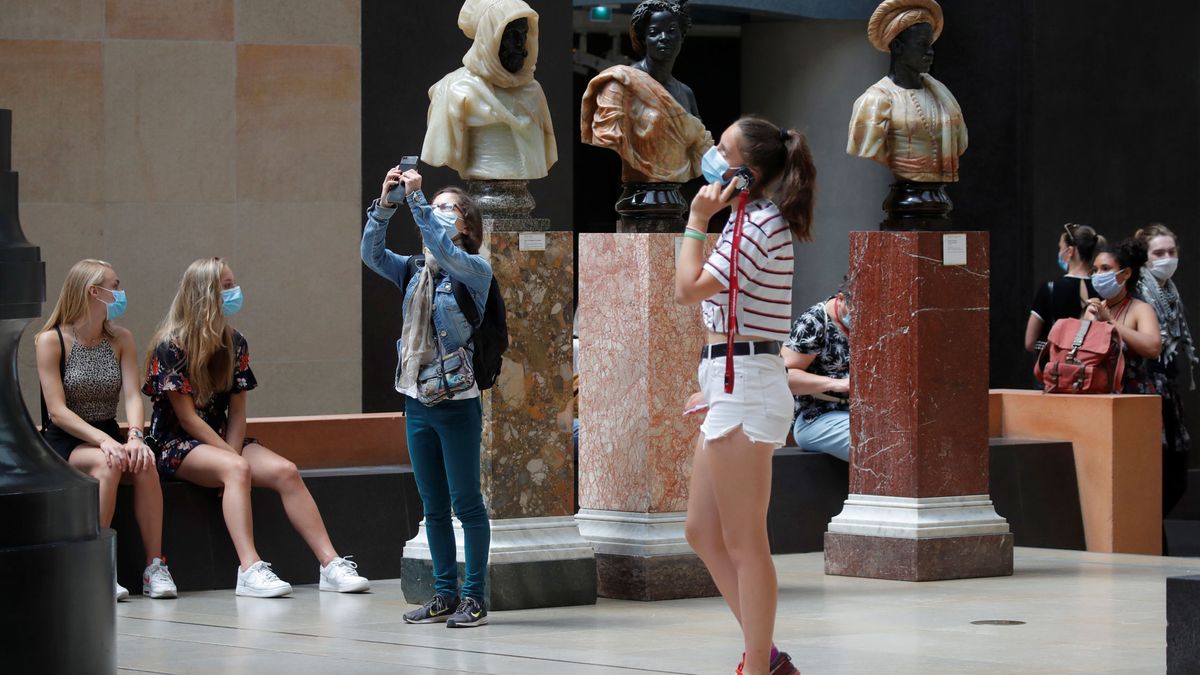 El Museo de Orsay prohíbe la entrada a una mujer por llevar demasiado escote 