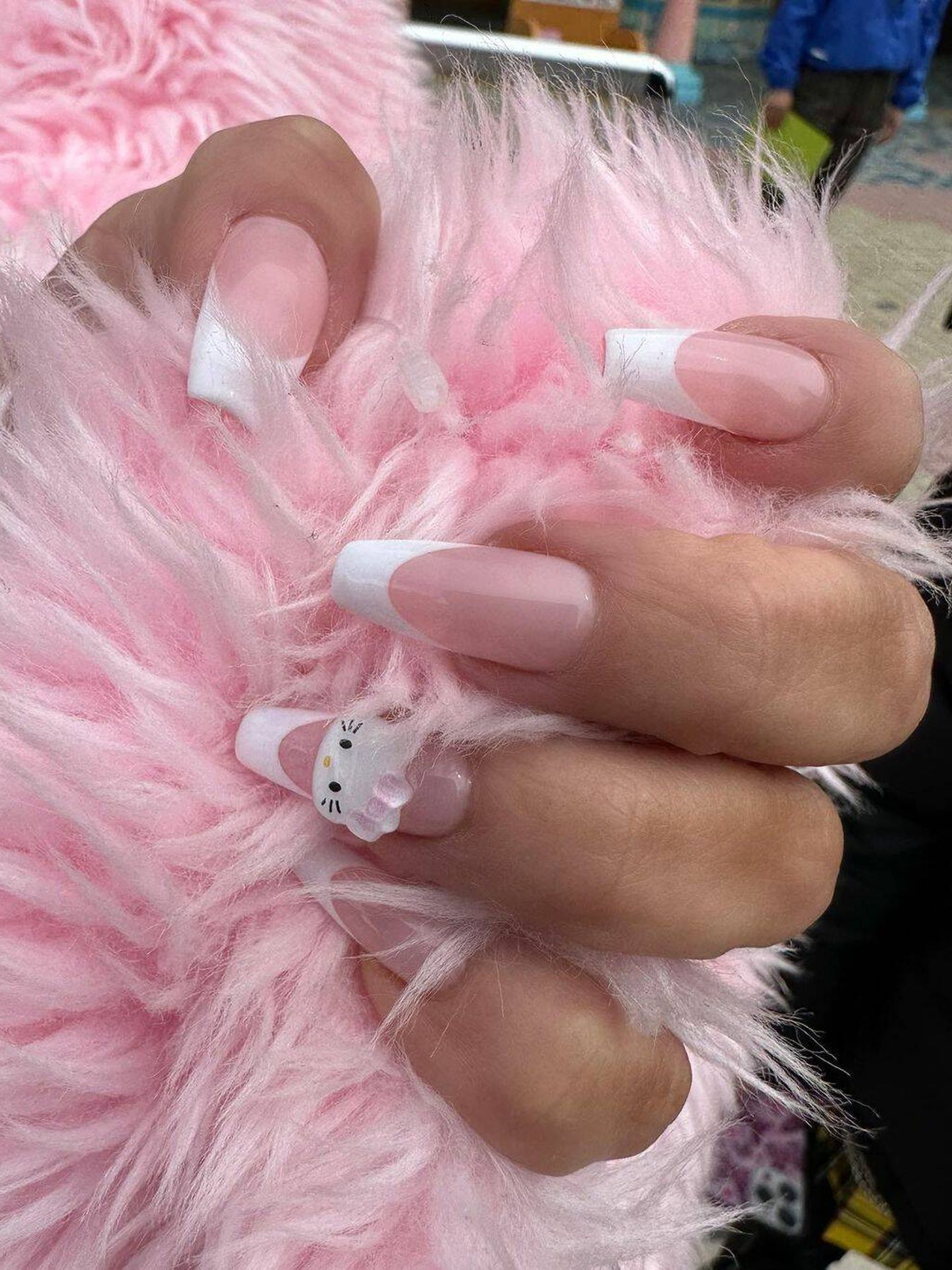 Las uñas Hello Kitty de Kim Kardashian. (Instagram/@kimkardashian)