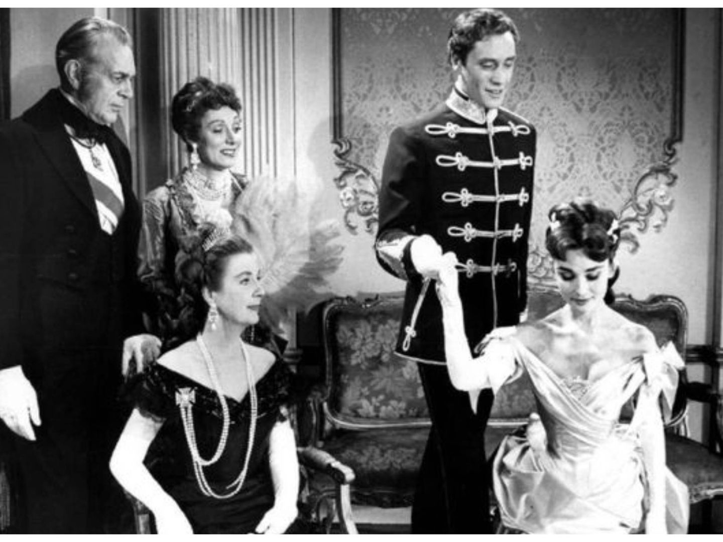 Audrey Hepburn y Mel Ferrer protagonizaron 'Mayerling', una película para televisión de 1957. (NBC)