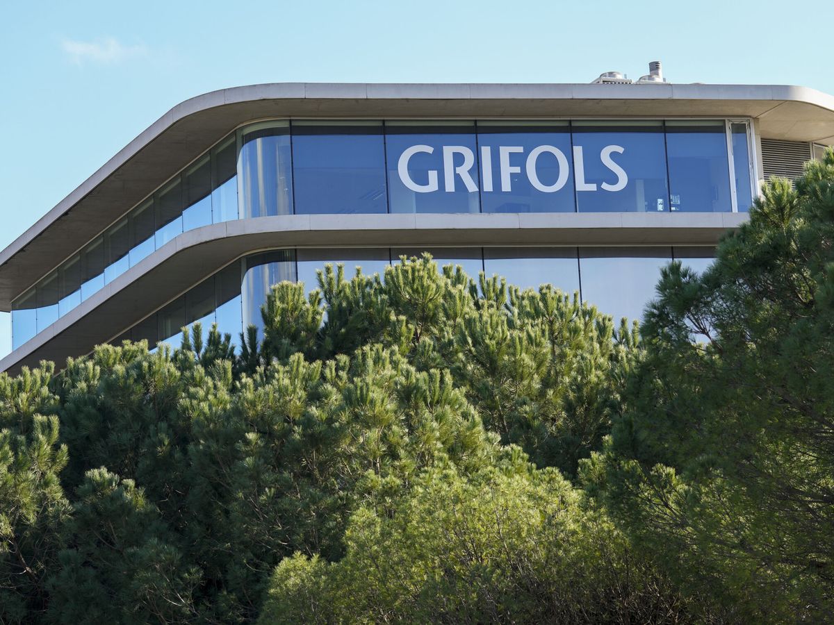 Foto: Logo de Grifols en su sede de Barcelona. (EFE/Alejandro García)