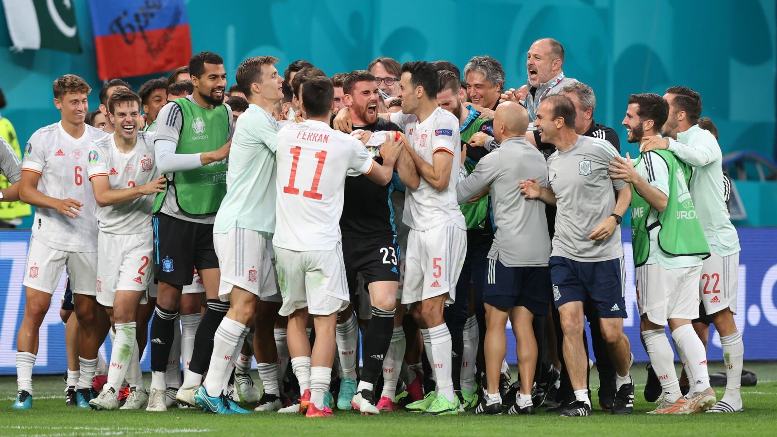 St.petersburg (Russian Federation), 02 07 2021.- Players of Spain react after winning the UEFA EURO 2020 quarter final match between Switzerland and Spain in St.Petersburg, Russia, 02 July 2021. (Rusia, España, Suiza) EFE EPA Alexander Hassenstein   POOL (RESTRICTIONS: For editorial news reporting purposes only. Images must appear as still images and must not emulate match action video footage. Photographs published in online publications shall have an interval of at least 20 seconds between the posting.)