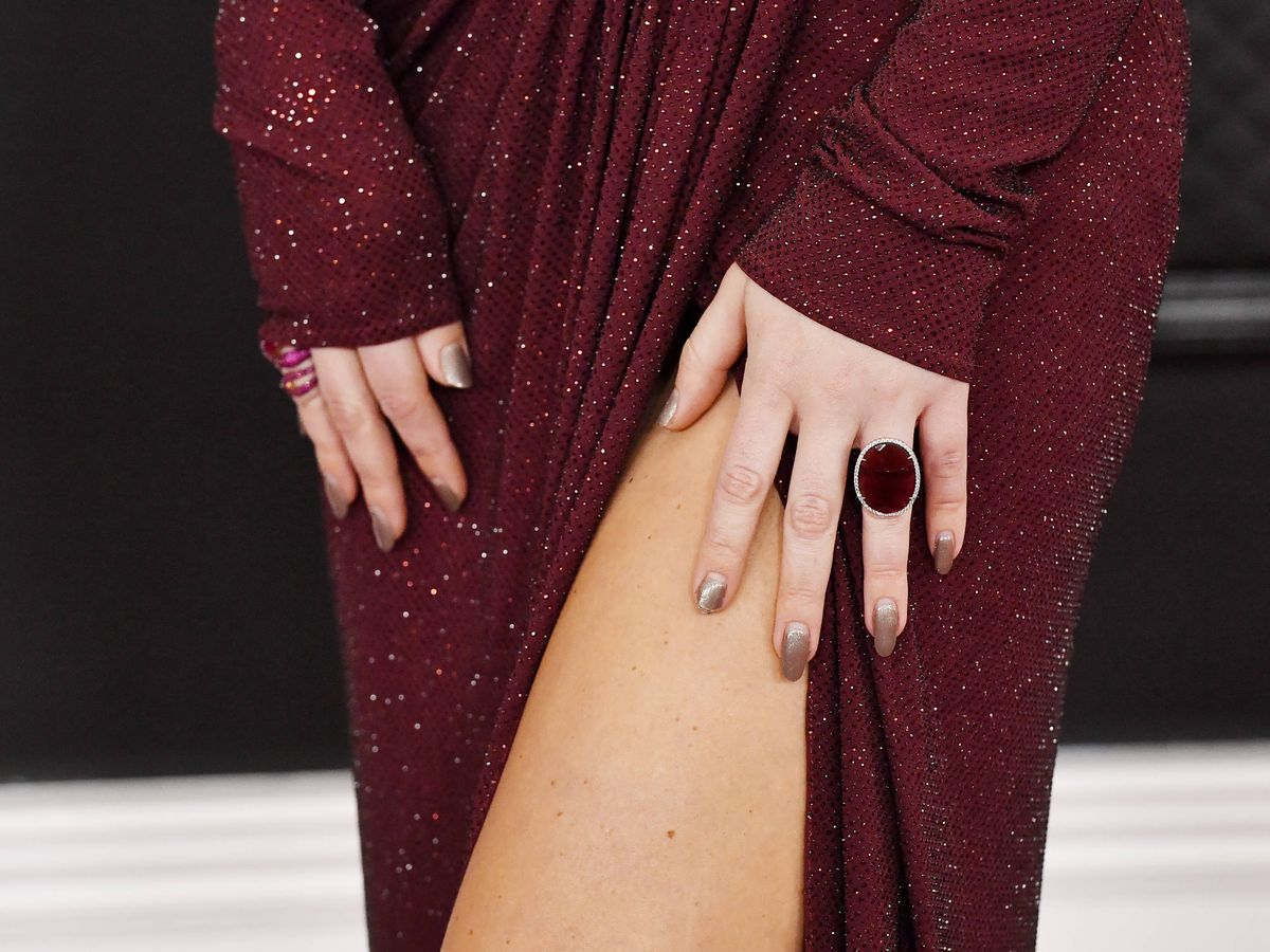 Foto: La manicura de Lauren Zima en los Grammy es una muestra de por qué este será el esmalte del año. (Getty)