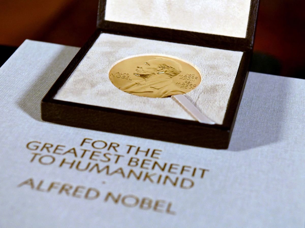 Foto: La medalla del Premio Nobel en una imagen de archivo. (Reuters/Angela Weiss)
