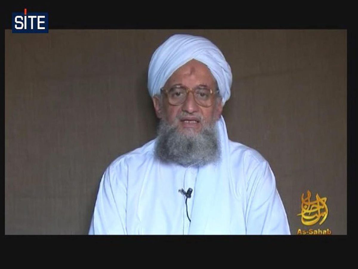 Foto: Ayman al- Zawahiri, líder de Al Qaeda en un vídeo difundido en 2008. (EFE)