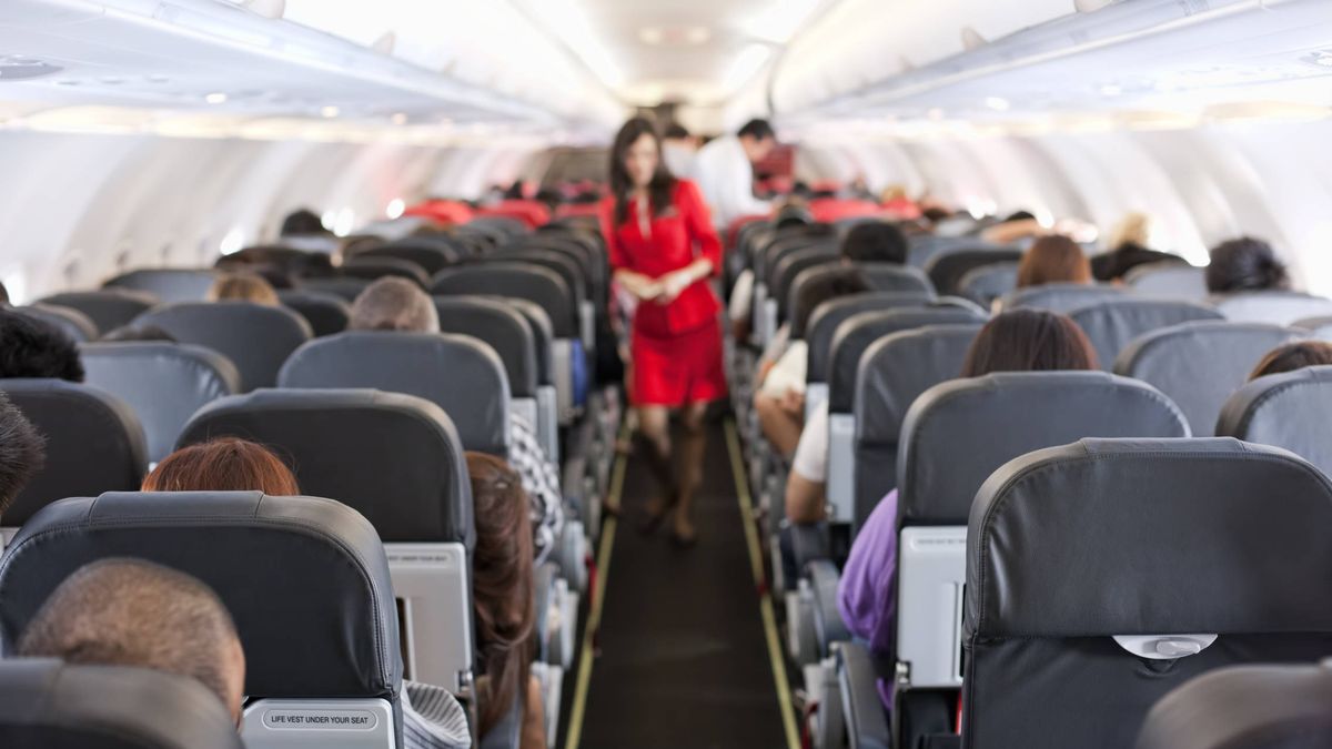 El asiento más seguro para viajar en avión, según los expertos