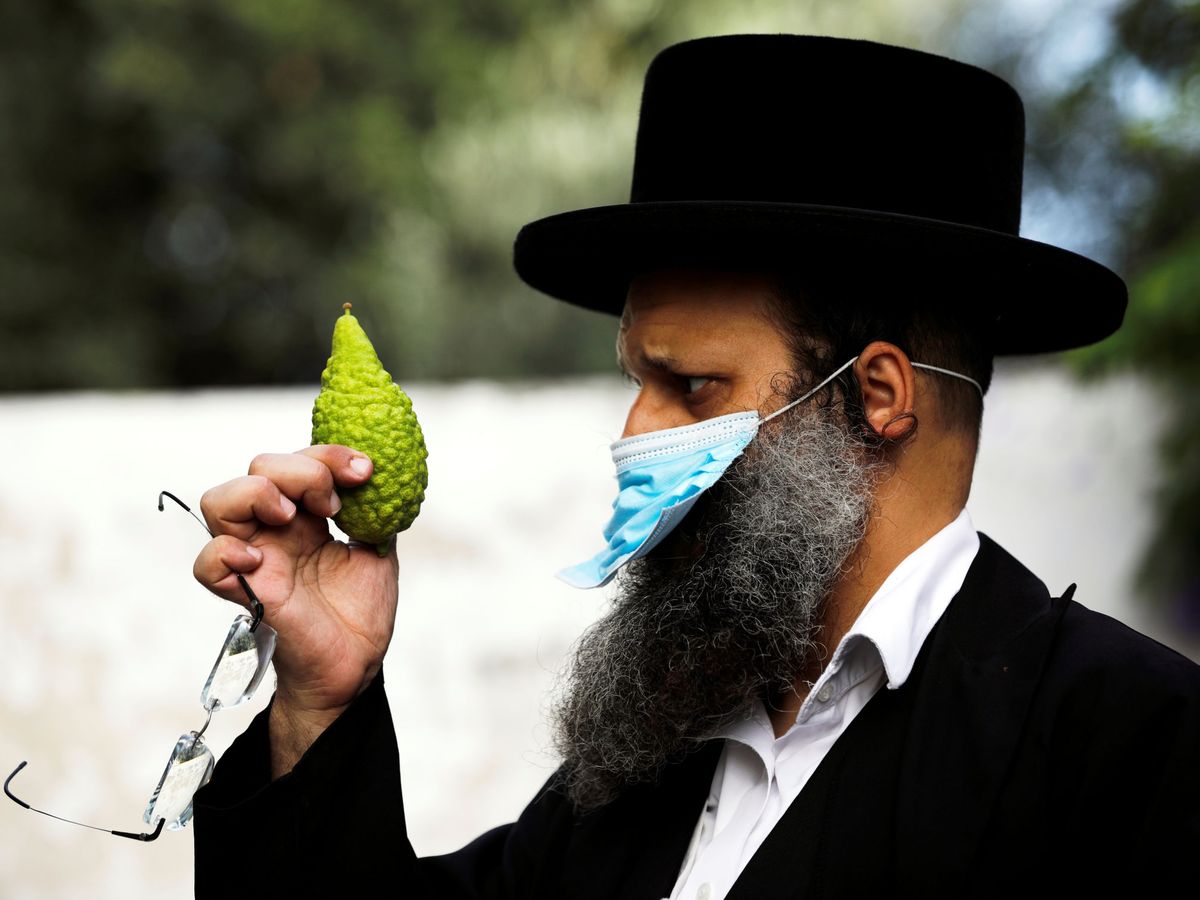 Foto: Un judío ultraortodoxo en Ashdod, Israel. (Reuters)