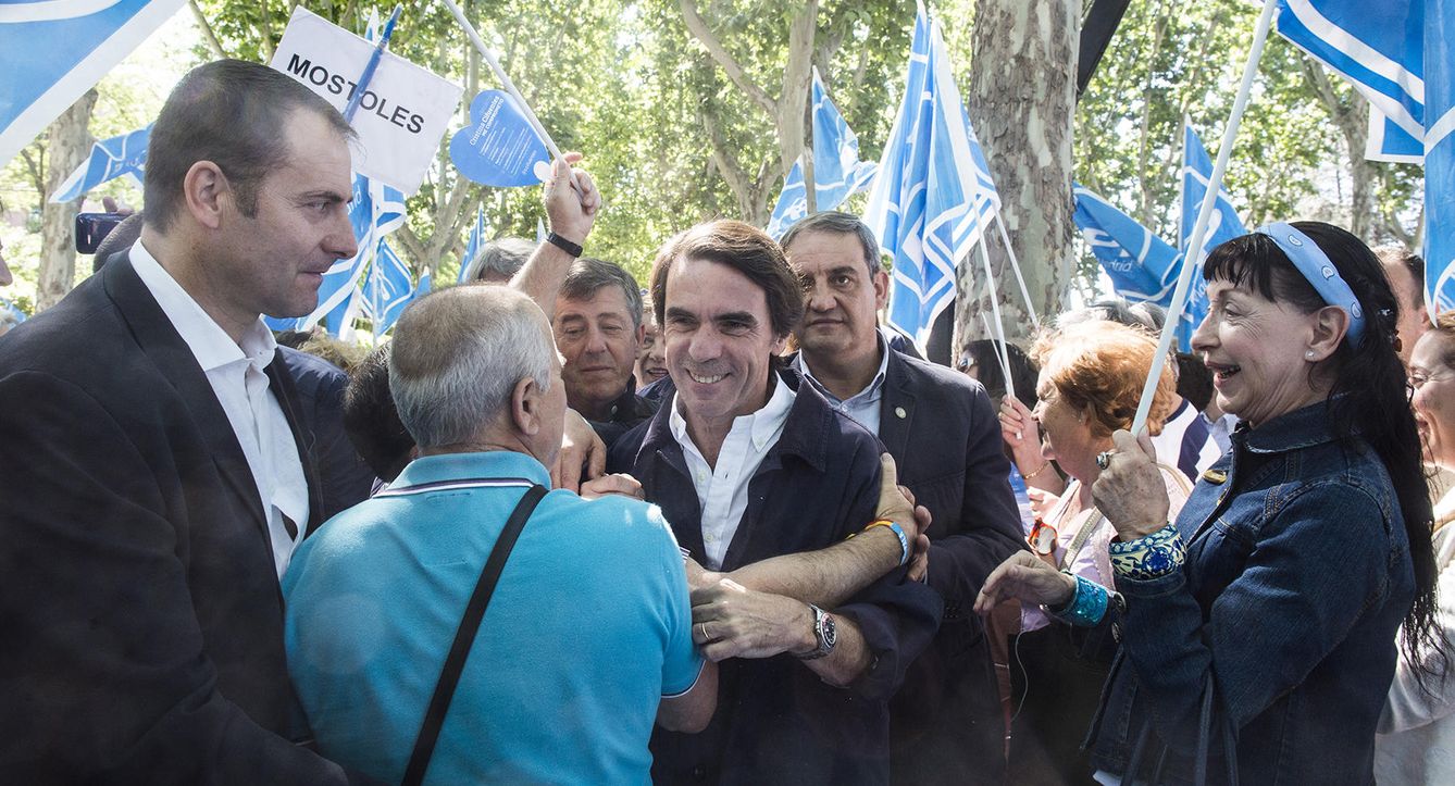 Aznar a su llegada al mitin. (Flickr/PP)