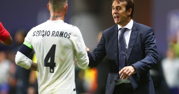 Foto: Julen Lopetegui habla con Sergio Ramos, capitán del Real Madrid. (Reuters)