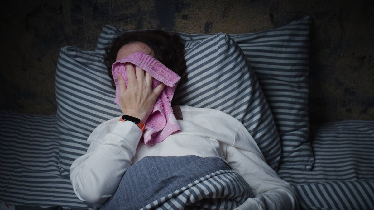 ¿Es normal sudar demasiado al dormir? Esto es lo que tienes que saber si te pasa