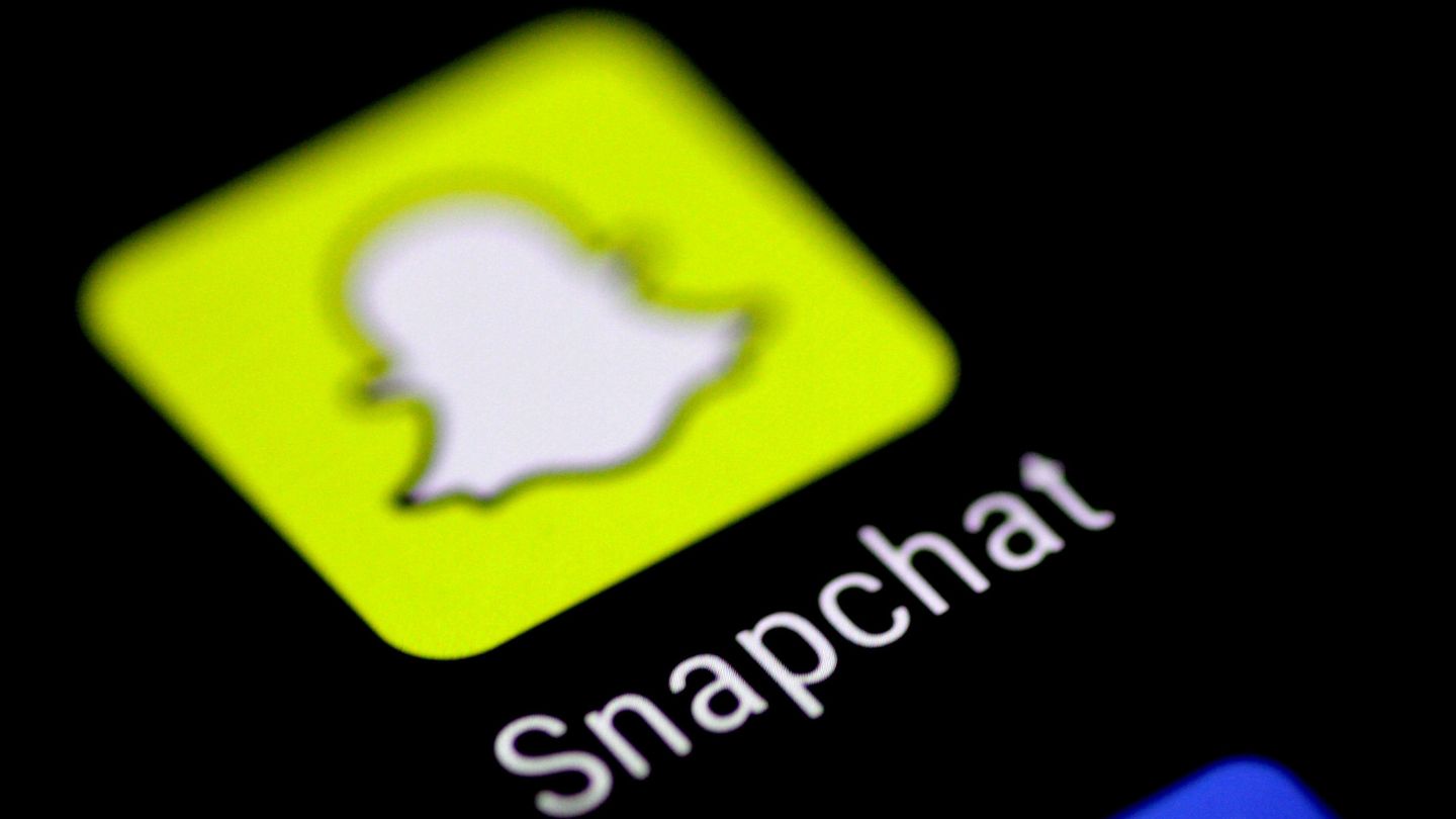 Snapchat es una de las aplicaciones que más usan los adolescentes (REUTERS/Thomas White)
