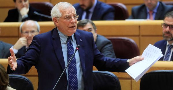 Foto: Josep Borrell, durante la sesión de control al Gobierno en el Senado, este martes. (EFE)