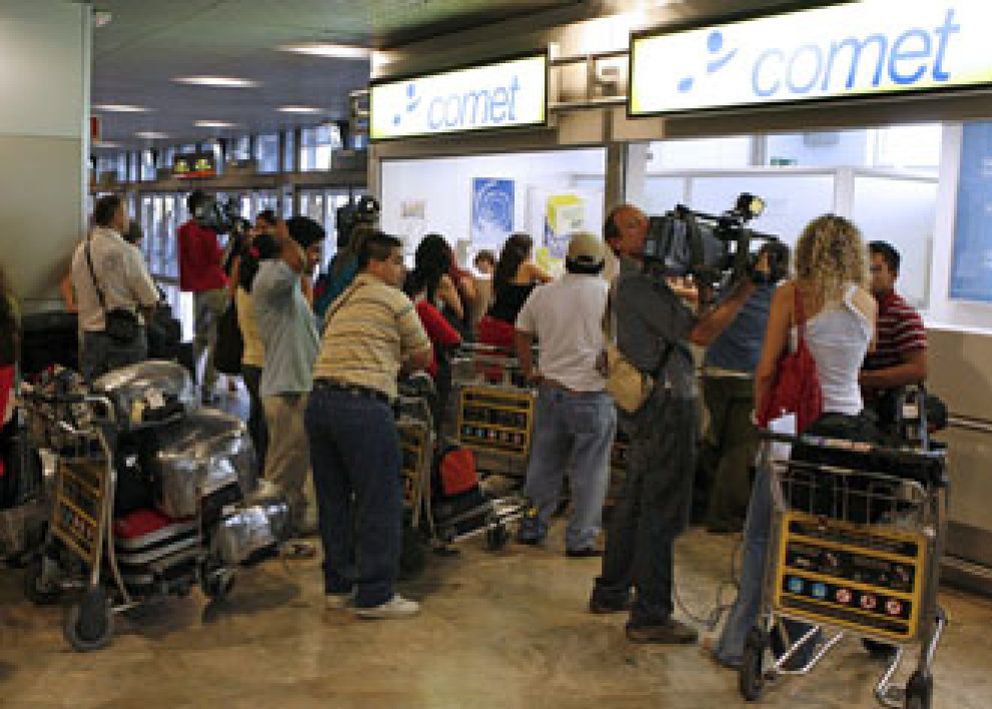 Foto: Los trabajadores de Air Comet desconvocan los paros del 24 y 25 de agosto tras cobrar la paga extra