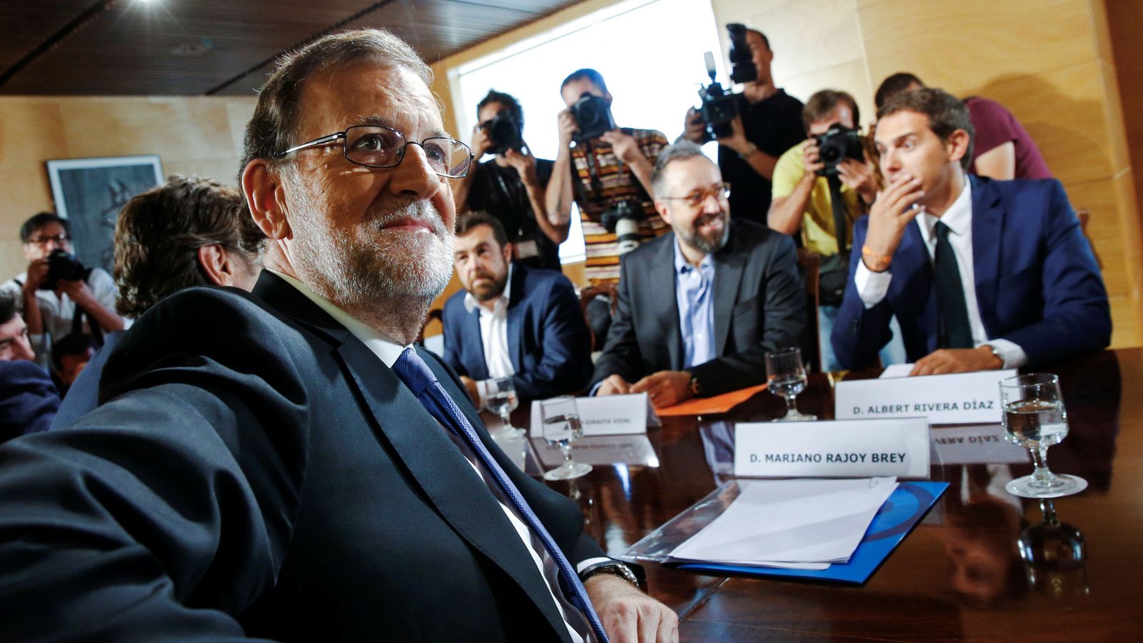 Foto: El presidente del Gobierno en funciones, Mariano Rajoy (i), y el líder de Ciudadanos, Albert Rivera, durante una reunión en el Congreso. (Reuters)