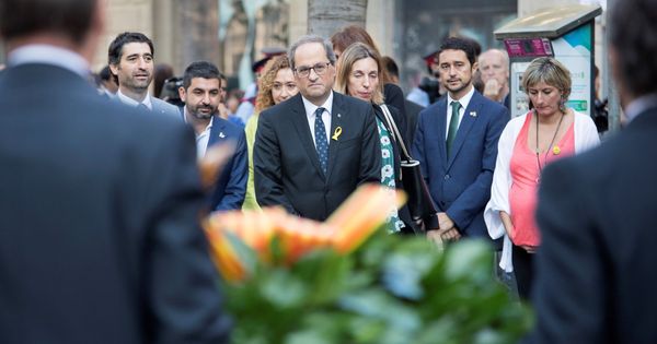 Foto: El presidente de la Generalitat, Quim Torra, encabeza la ofrenda floral del Govern al monumento a Rafael Casanova en Barcelona con motivo de la Diada. (EFE)