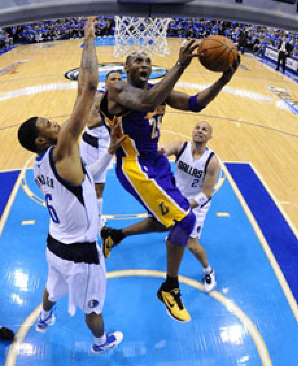 Foto: Nowitzki y los Mavericks dejan a los Lakers de Gasol al borde del abismo