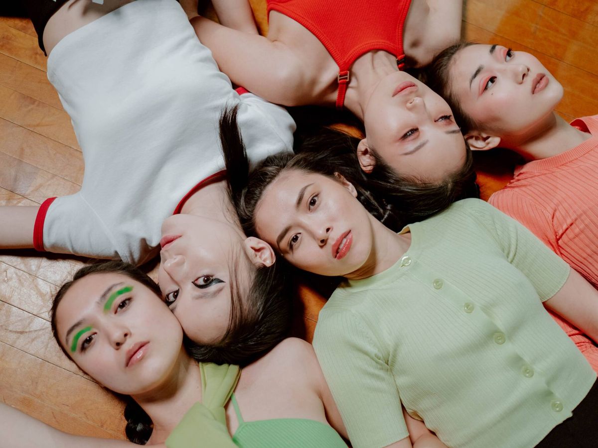 Foto: TikTok es la red social donde más se fijan las adolescentes a la hora de comprar cosmética. (Pexels/Cottonbro studio)