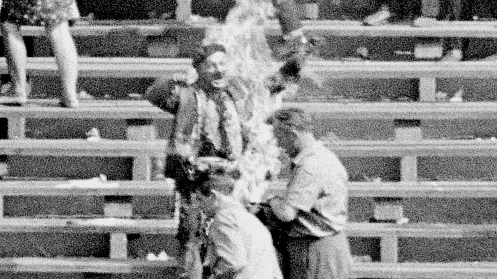 Foto: Ryszard Siwiec, el hombre que se prendió fuego en el estadio de Varsovia en 1968. (Archivo Nacional Polaco