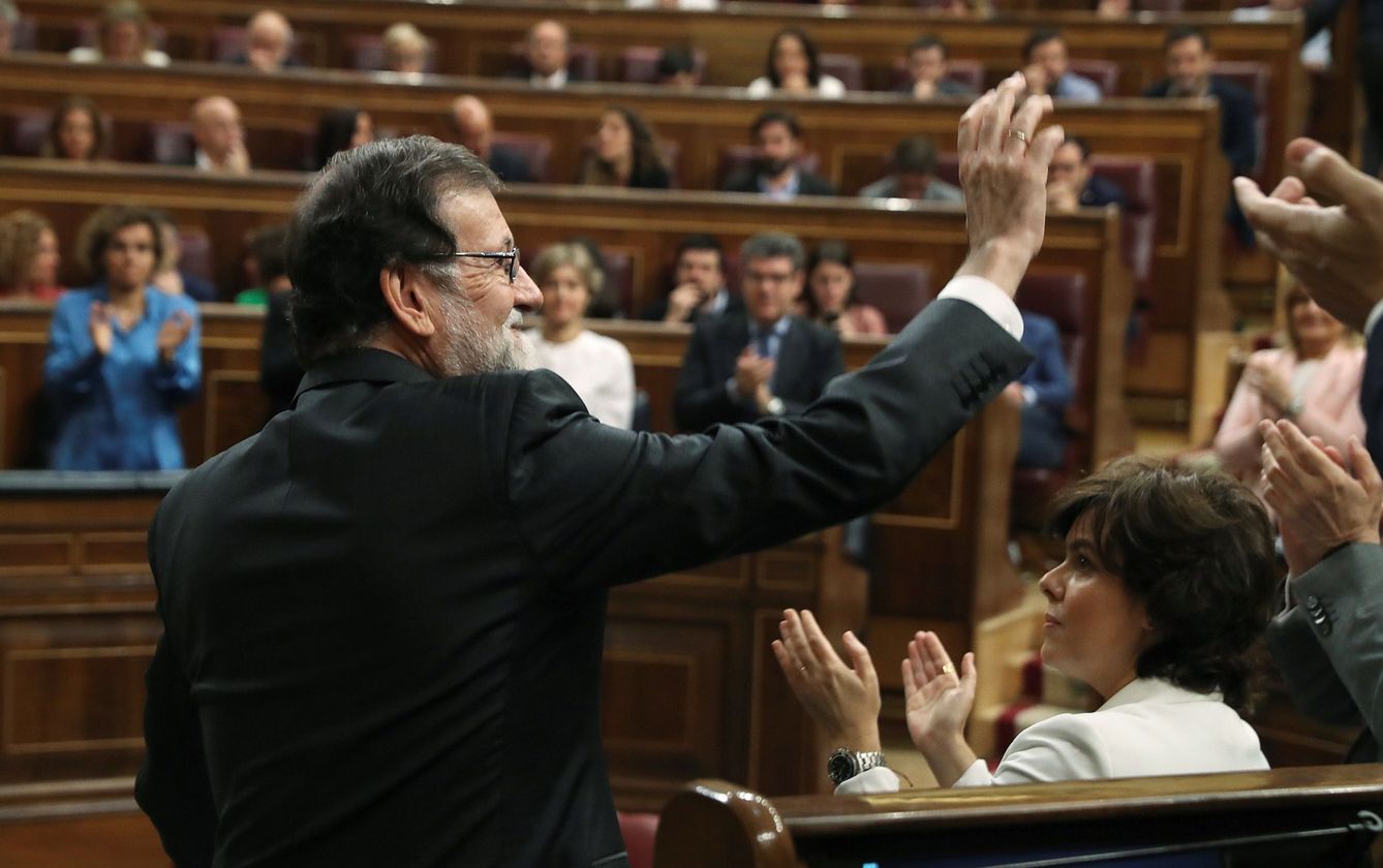 Mariano Rajoy, saluda tras intervenir ante el pleno del hemiciclo del Congreso en el debate de la moción de censura. (EFE)