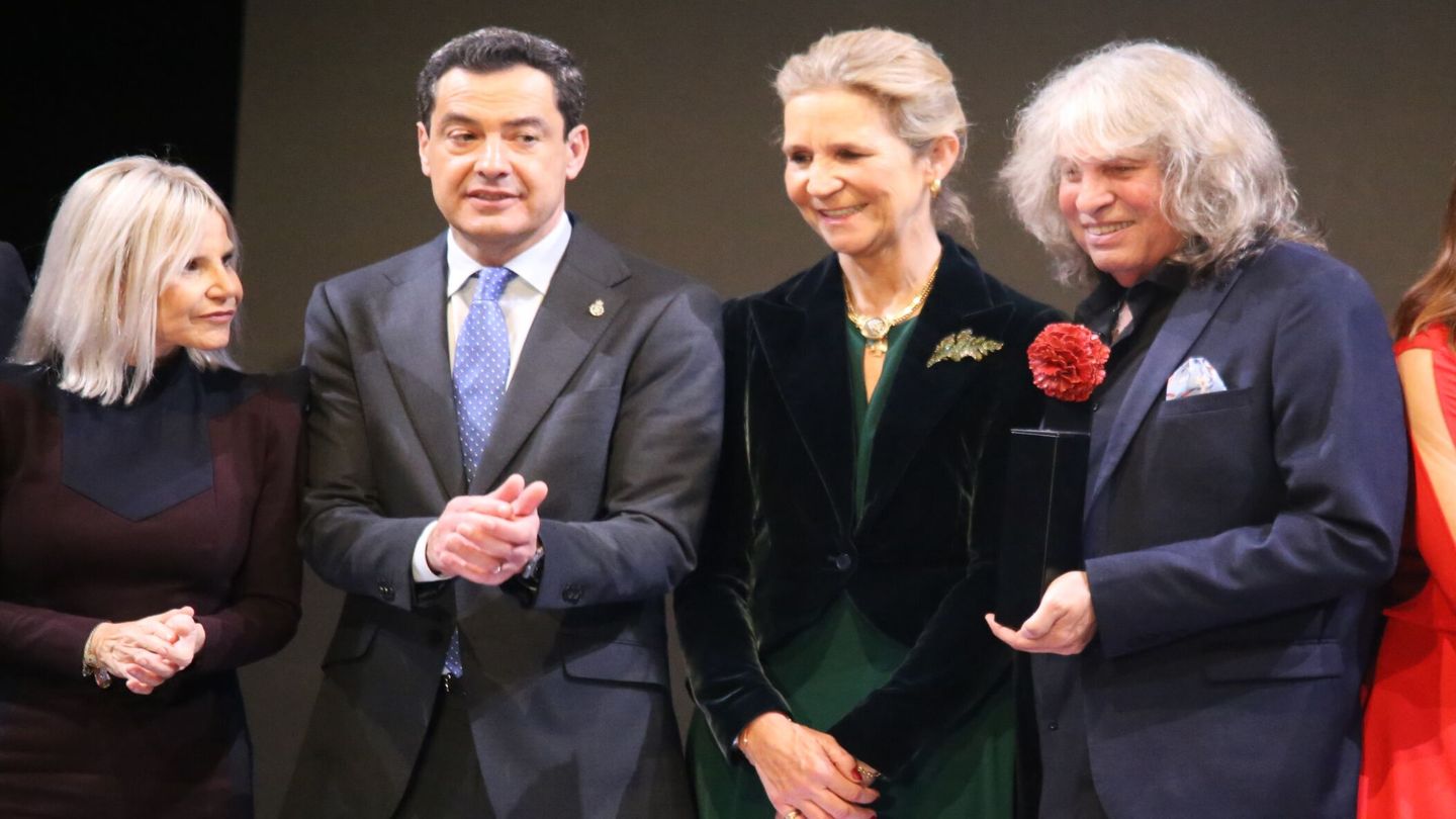 Eugenia Martínez de Irujo, Juanma Moreno, la infanta Elena y José Mercé durante la inauguración de SIMOF 2024. (Europa Press/Leandro Wassaul)
