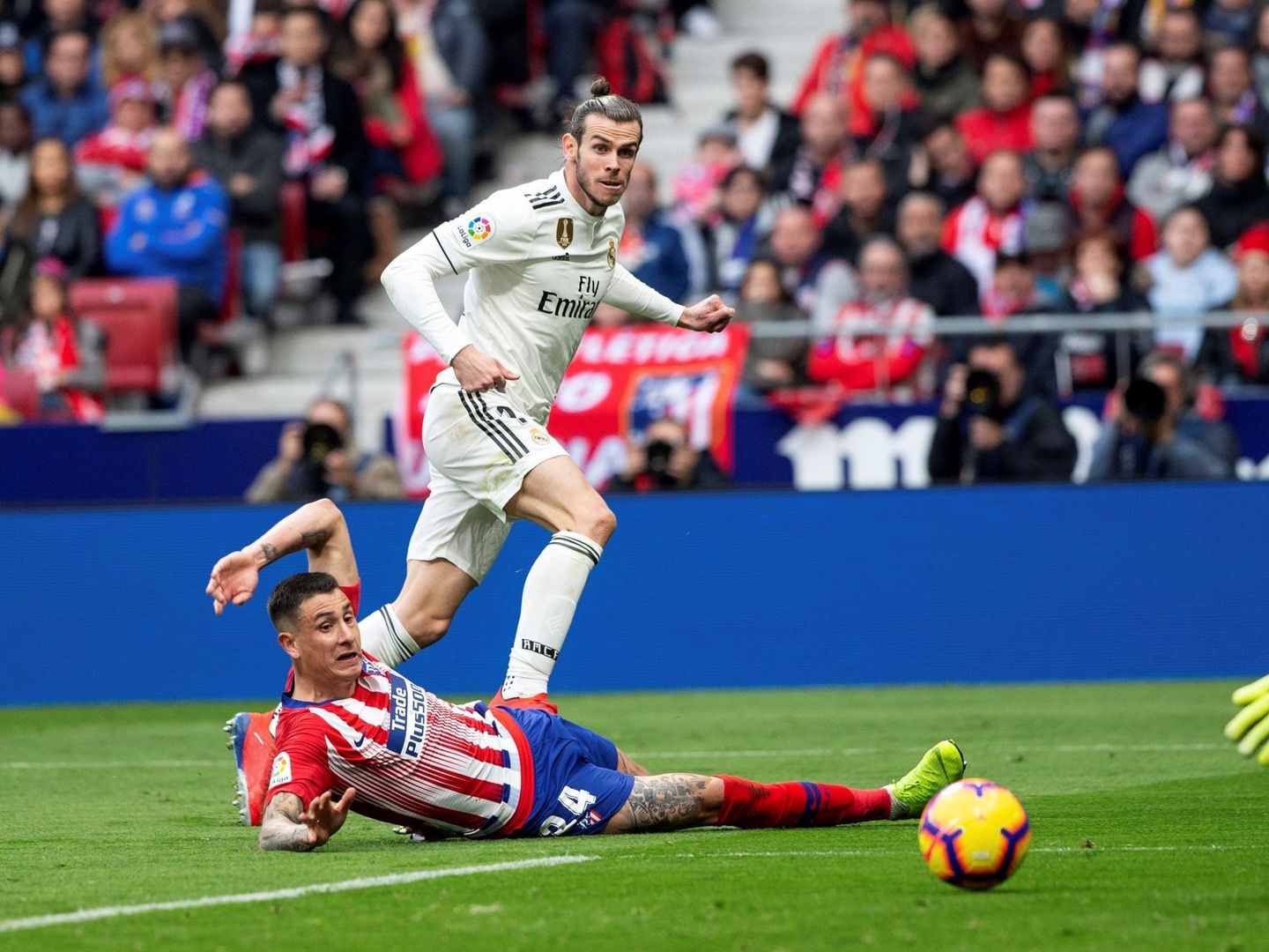 Bale marca en el derbi del Metropolitano. (Efe)