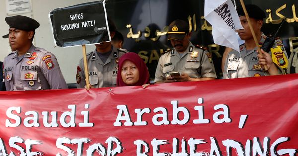 Foto: Manifestación en Indonesia contra las ejecuciones de extranjeros en Arabia Saudí. (Reuters)