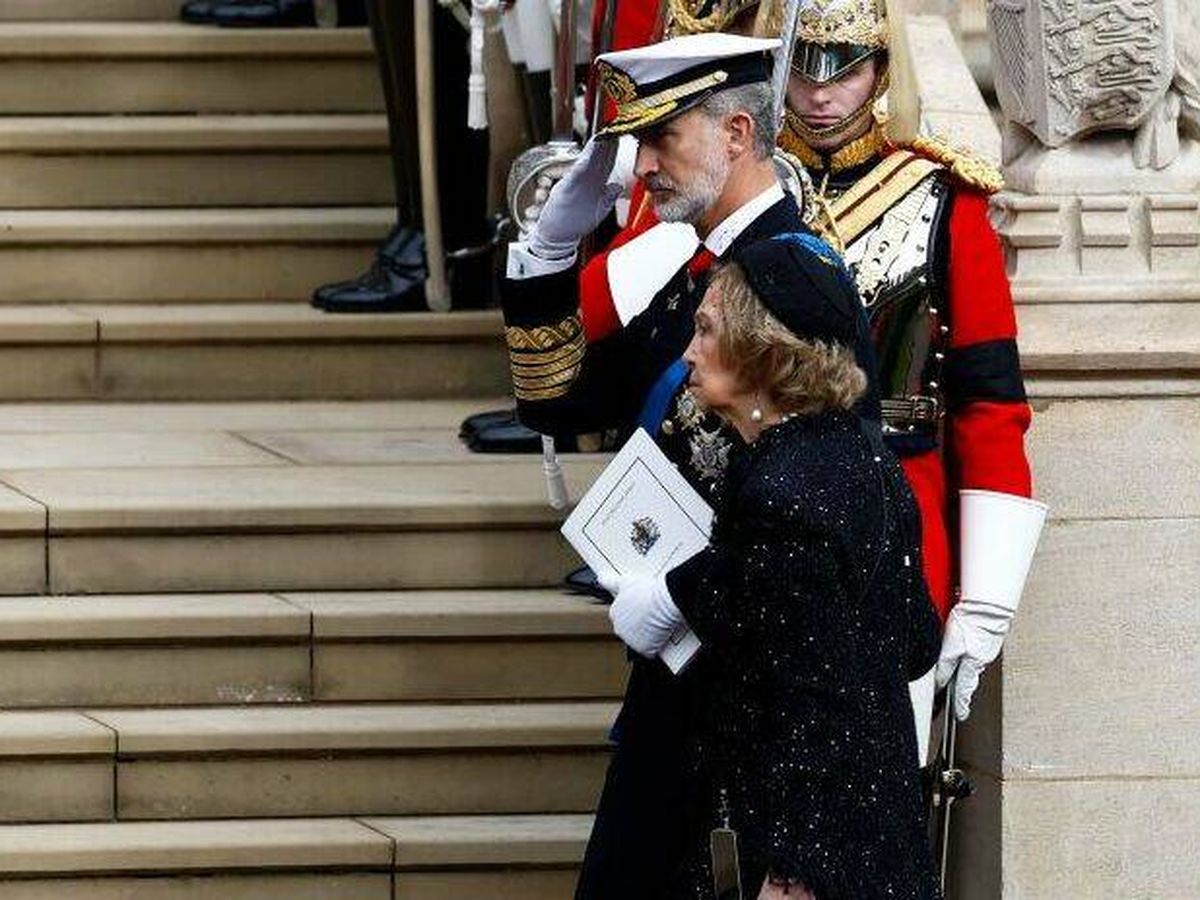 Foto: Felipe VI y doña Sofía a su llegada a Windsor. (Getty)