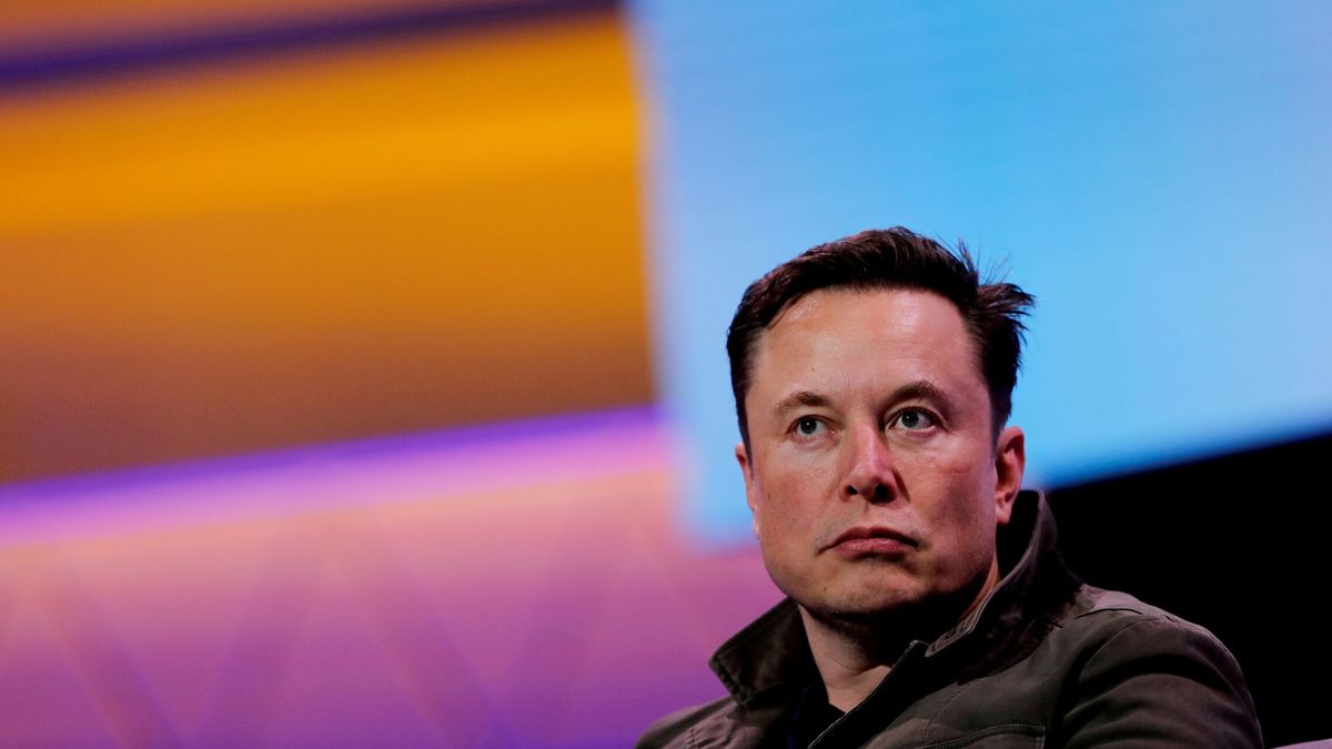 JP Morgan demanda a Tesla y Musk vende nuevas acciones por valor de más de 2.700 M 