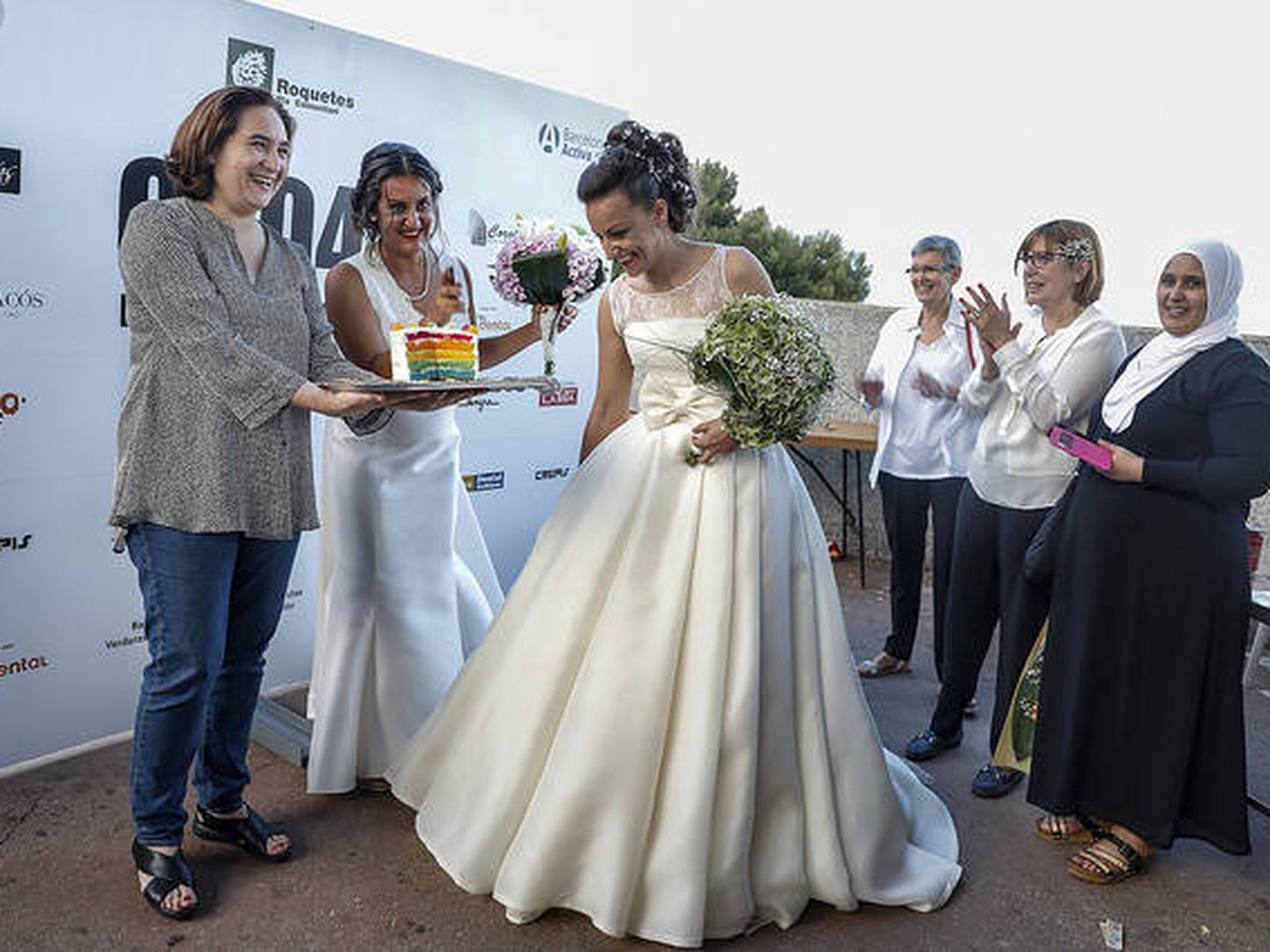 La alcaldesa de Barcelona, Ada Colau, en la boda de una pareja de mujeres. (Ajuntament de Barcelona)