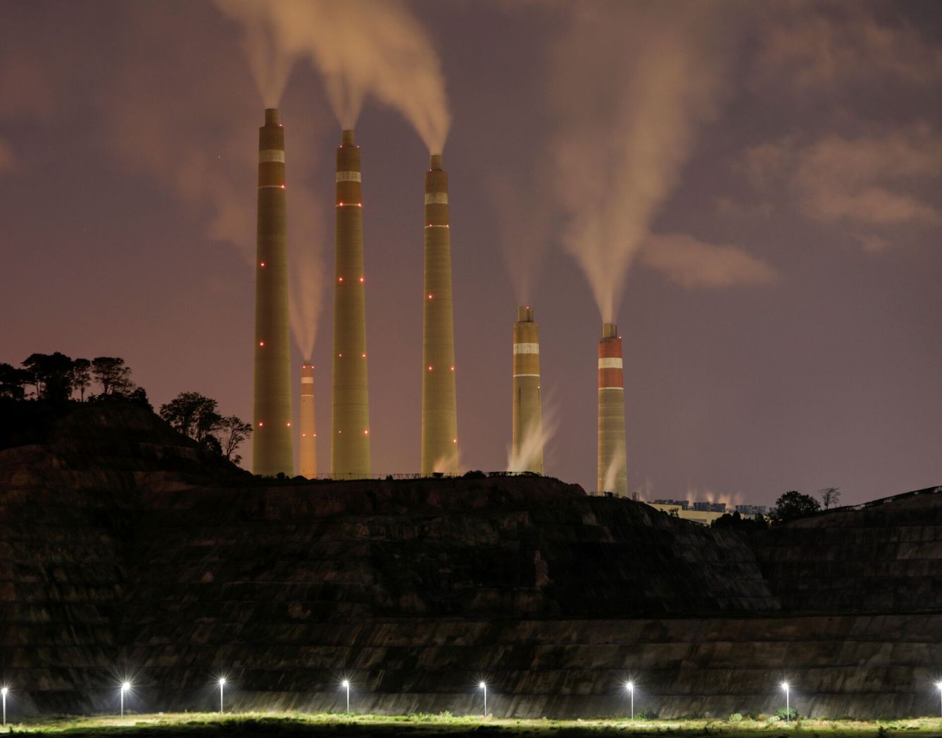 La energía producida gracias al carbón es la que mayor huella de carbono tiene. (Reuters)