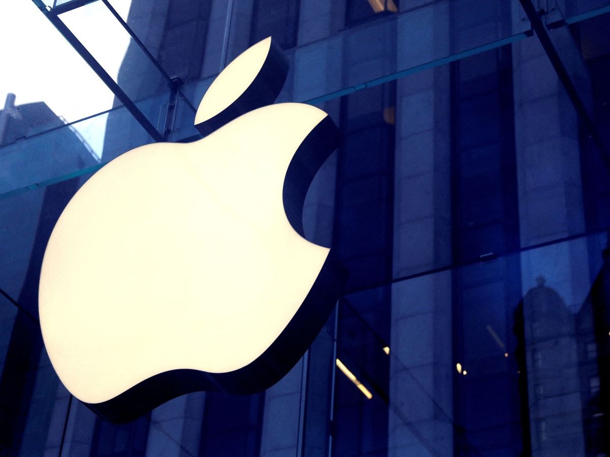 Foto: El logo de Apple en una de sus tiendas en Nueva York. (Reuters)