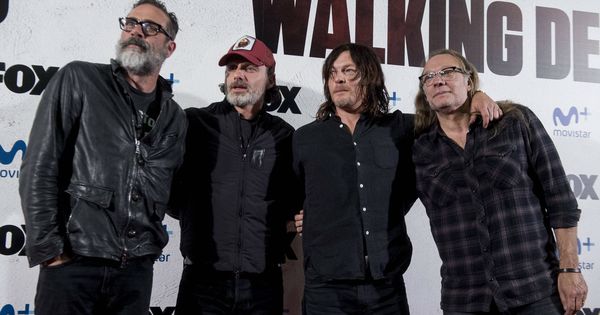 Foto: Los protagonistas de 'The Walking Dead' con Greg Nicotero en el evento celebrado en Madrid