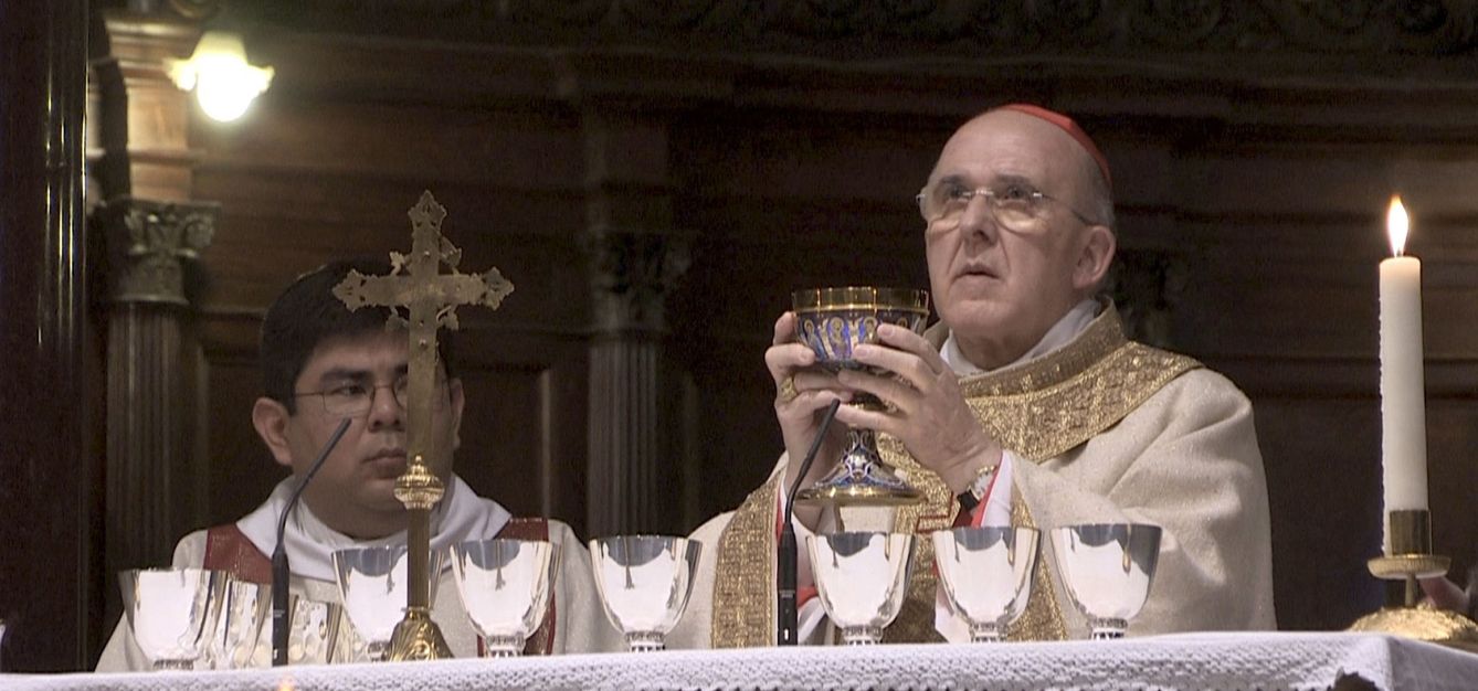 El cardenal Carlos Osoro, arzobispo de Madrid, celebra misa en Roma. (EFE)