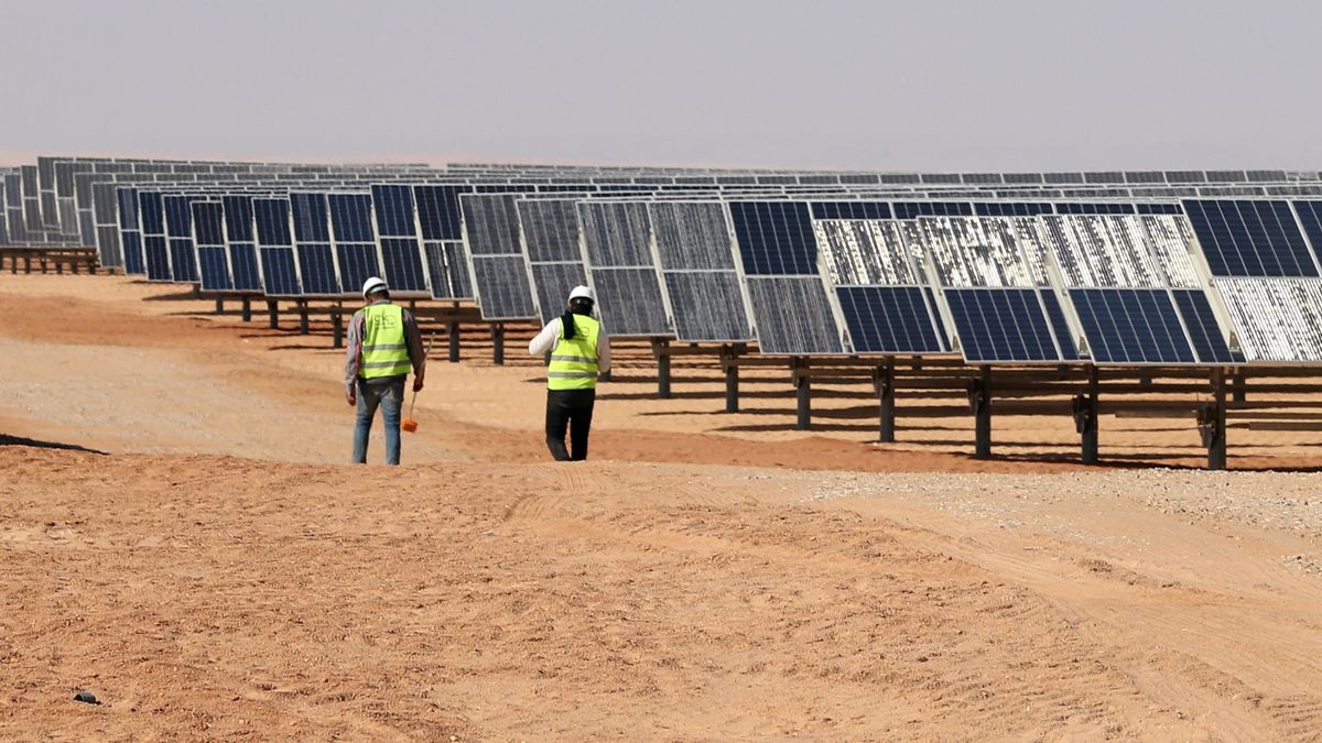 Repsol engorda su cartera de renovables con la compra de tres proyectos solares a Elecnor