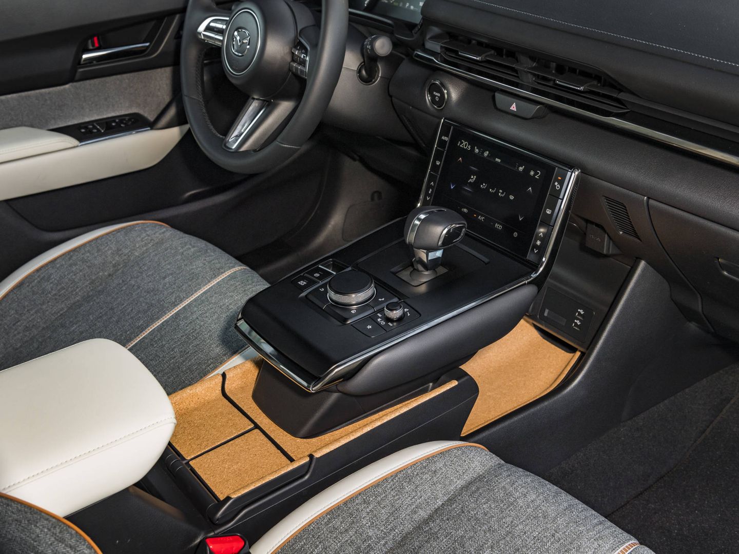 El interior del nuevo Mazda MX-30, hecho con materiales sostenibles. (Cortesía)