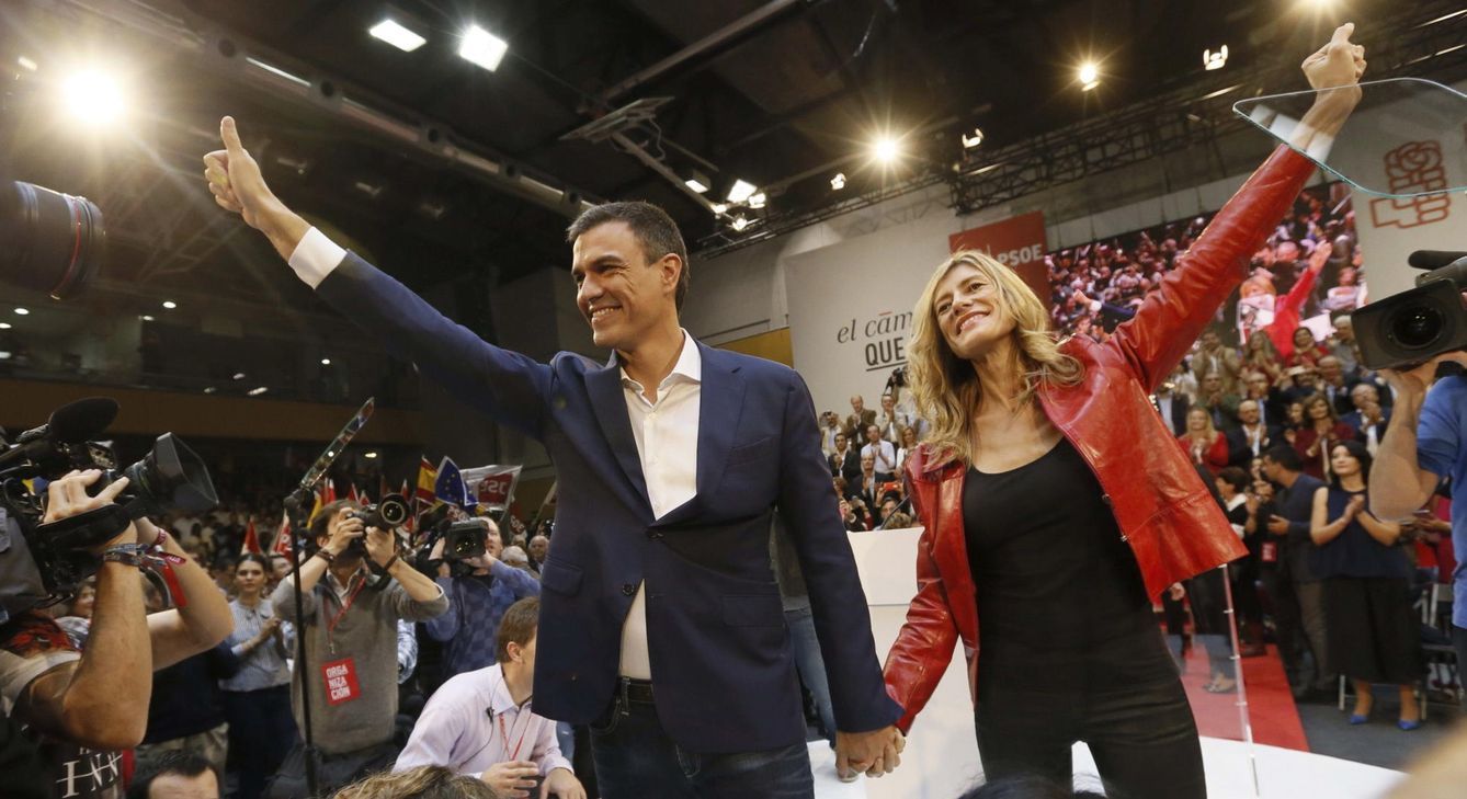 Pedro Sánchez y su mujer, Begoña Gómez, a su llegada al Magariños. (EFE)