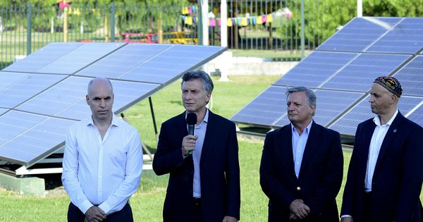 Foto: Macri, junto al ministro de Energía, al de Ambiente y el jefe de Gobierno de Buenos Aires (EFE)