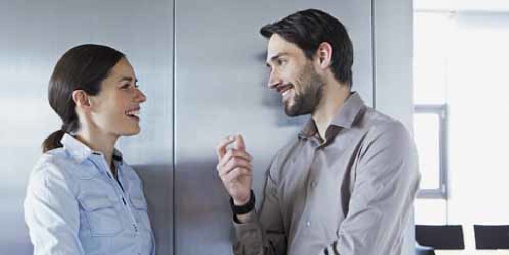Foto: Uno de cada tres españoles quiere mantener una relación sentimental en el trabajo