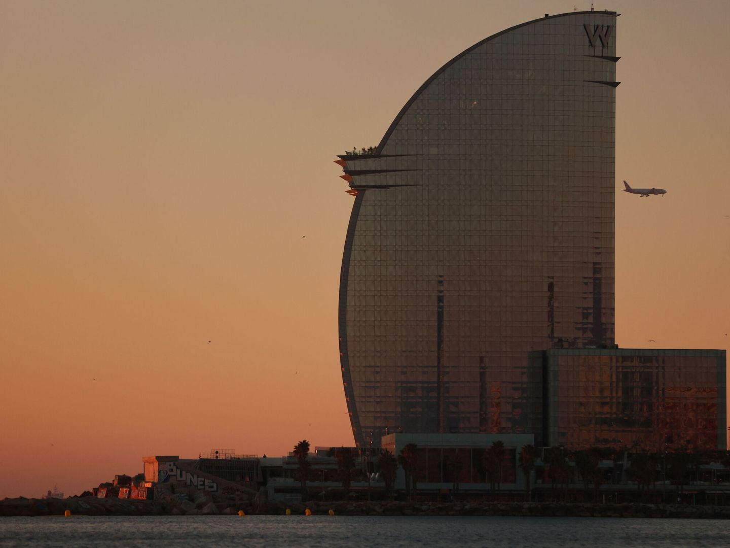 El W Hotel de Barcelona, uno de los legados arquitectónicos de Ricardo Bofill. (Reuters)