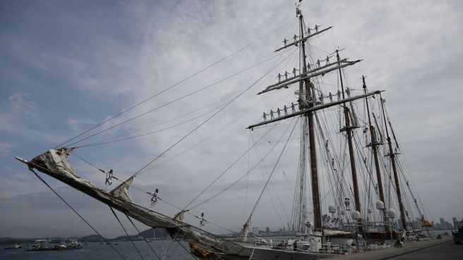 Foto de El buque escuela Juan Sebastián Elcano llega a Panamá