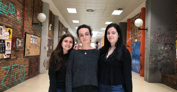 Foto: Elena, Paula e Isabel, tres estudiantes de la facultad de Ciencias Políticas de la Universidad Complutense. (P.E.)