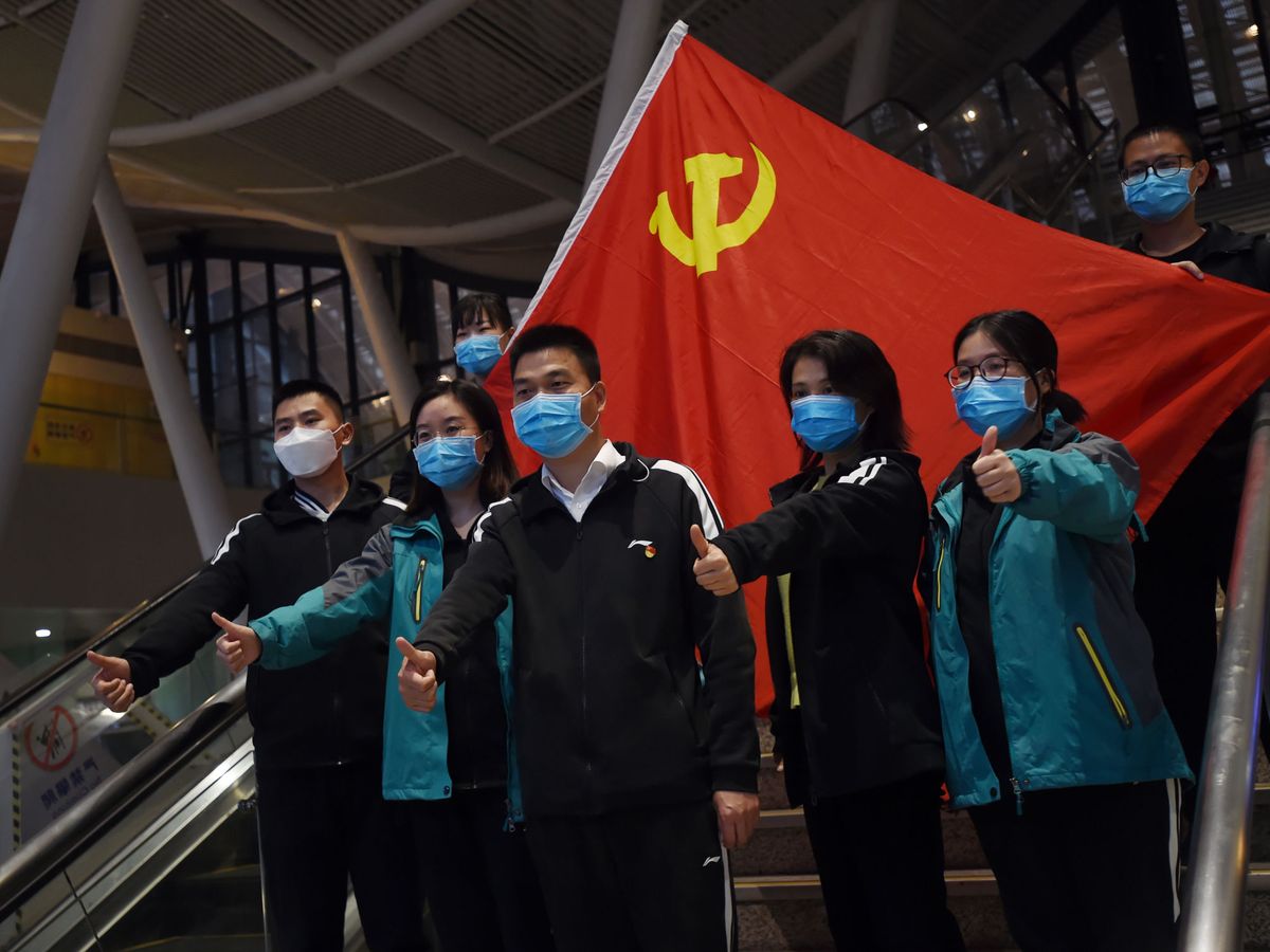 Foto: Trabajadores médicos de Wuhan. Foto: REUTERS Stringer
