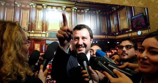 Foto: El ministro del Interior, Matteo Salvini, habla a los medios en el Senado. en Roma. (Reuters) 
