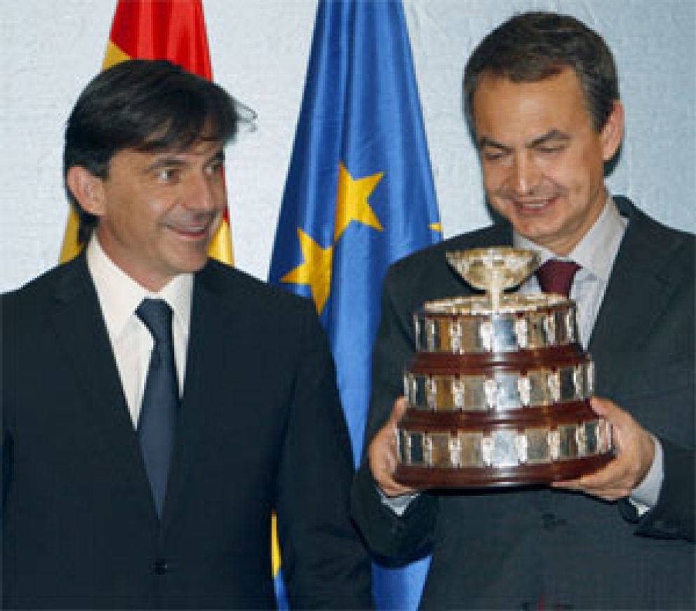 Foto: Zapatero, 'ministro de deportes' en plena crisis